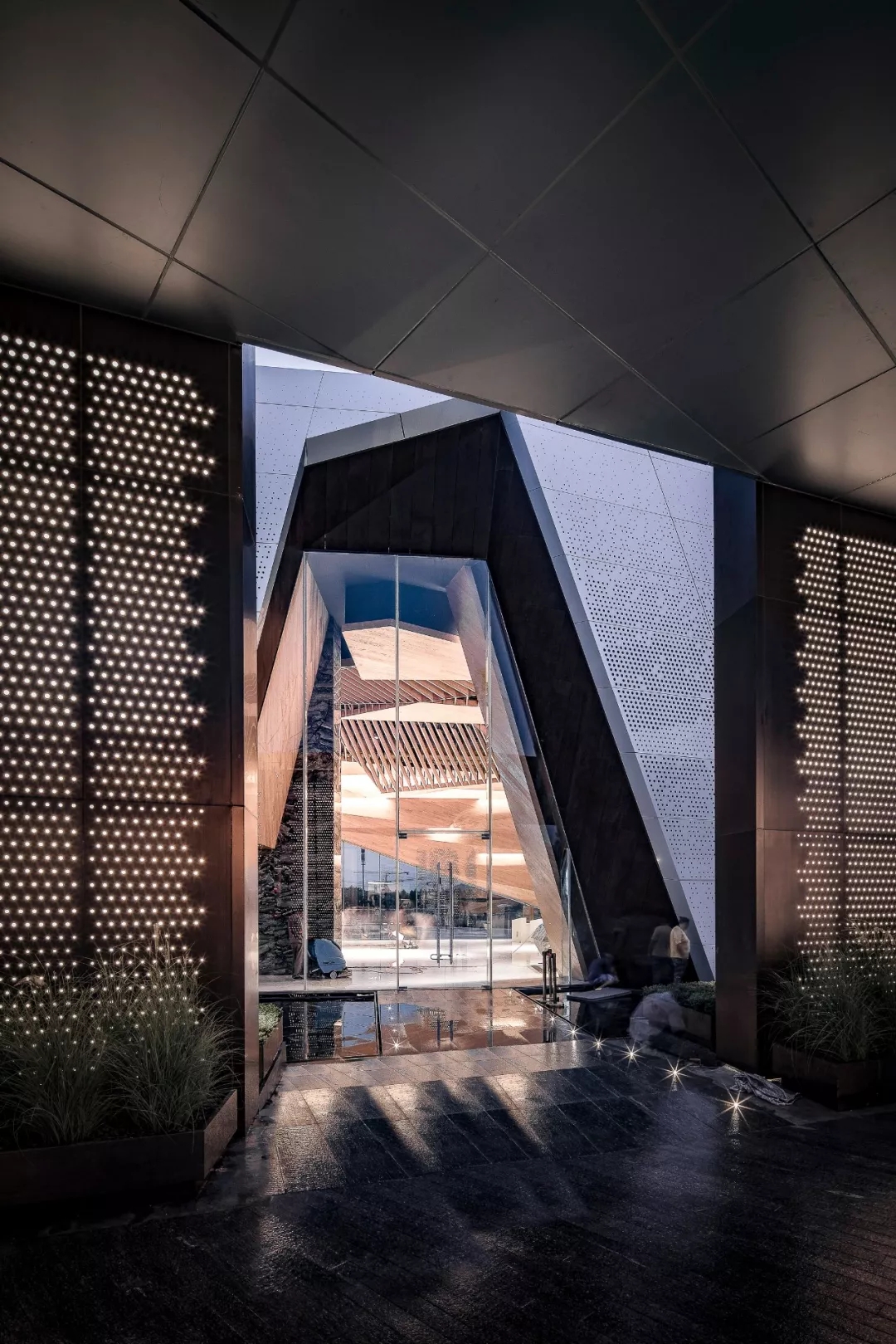 层叠的洞口 by远洋,天华建筑设计