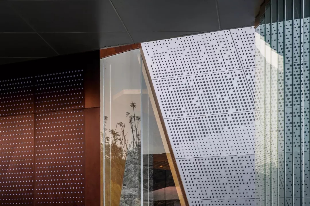 穿孔幻彩复合板细节 by苏圣亮,天华建筑设计