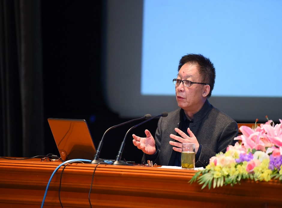 主讲人:著名学者易中天先生 - 副本 (3).jpg